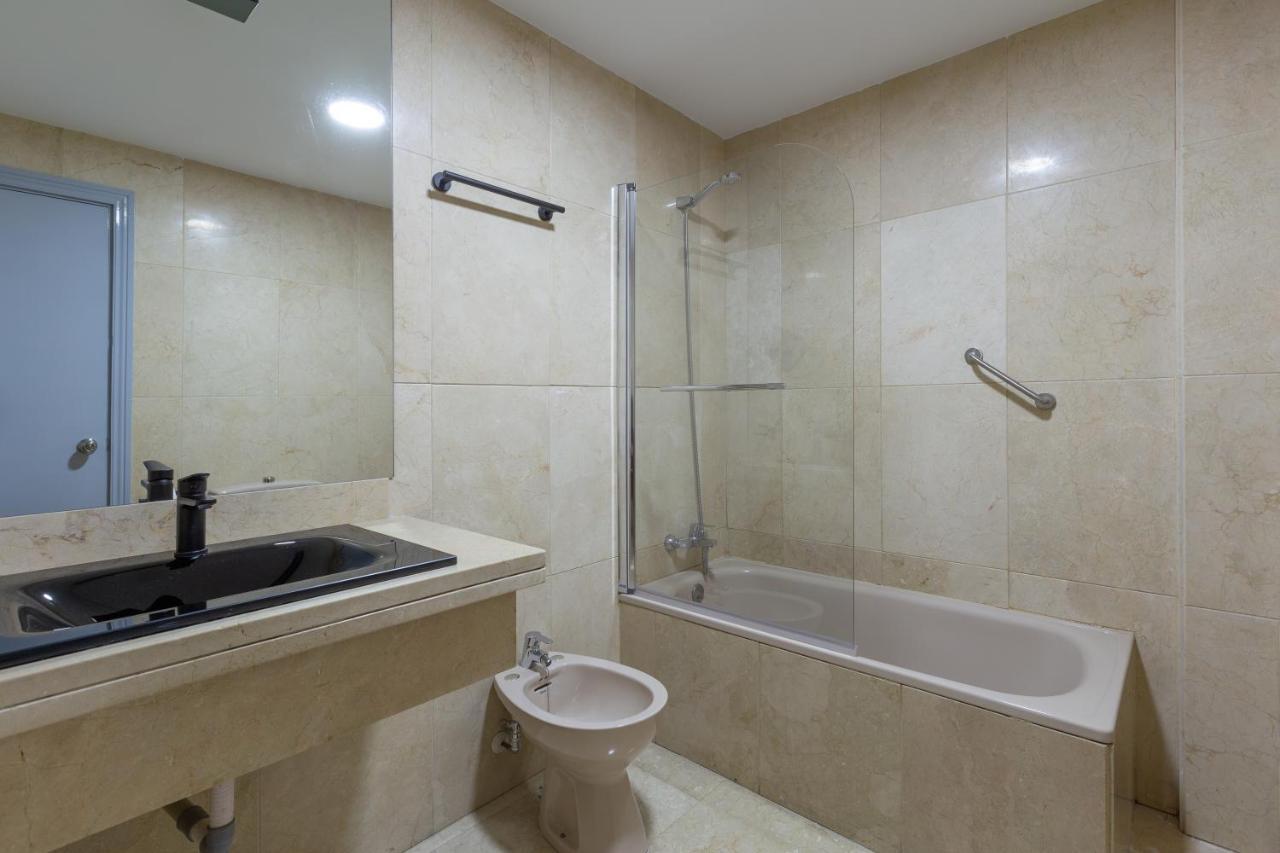 מאלגה Luminoso Apartamento De Dos Habitaciones Con Terraza Y Parking En El Centro מראה חיצוני תמונה